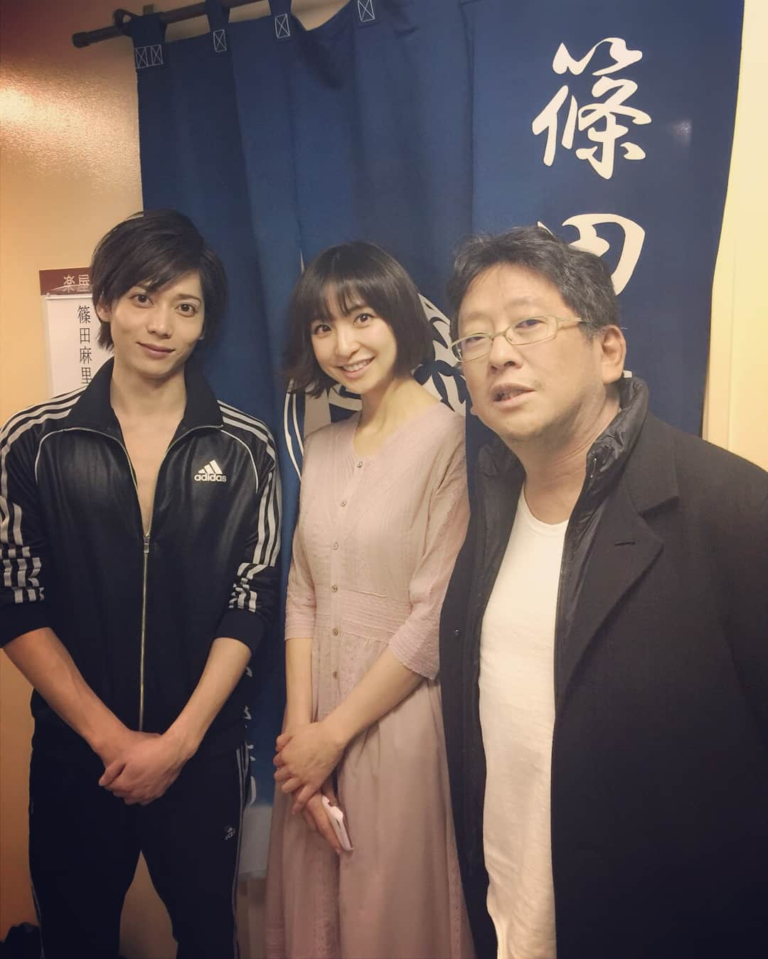 篠田麻里子さんのインスタグラム写真 - (篠田麻里子Instagram)「今日はアンフェアな月小説原作者である秦さんが観に来てくださいました、相棒安藤役のソメソメと#アンフェアな月#安藤#雪平#裏では安藤にアドバイスいただいてますw」3月1日 22時05分 - shinodamariko3