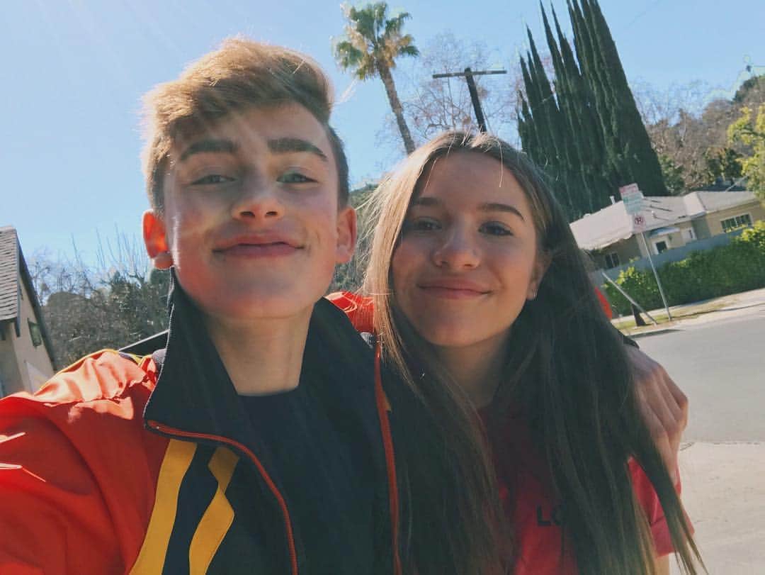 ジョニー・オーランドのインスタグラム：「i like me better cover with this one dropping tomorrow <3」
