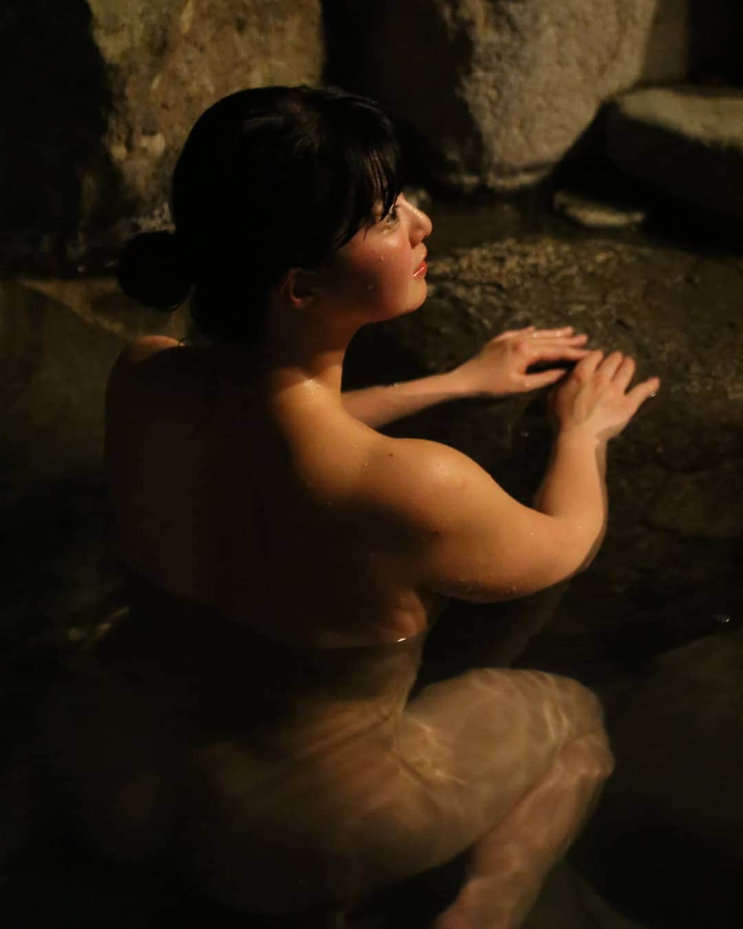 しずかちゃんさんのインスタグラム写真 - (しずかちゃんInstagram)「おはようございます！ ・ 暖かくなってきました♪ ・ 温泉で のんびりゆっくり過ごしたい そんな今日この頃 ・ 今日も素敵な１日になりますように ・ #onsen #japanesegirl #溫泉 #hotsprings #しずかちゃん #混浴温泉巡り #混浴 #ฮอตสปริงส์ #온천 #撮影 #温泉 #加工なし #温泉モデル #気持ちいい #露天風呂 #日本 #笑顔 #ポートレート #japanese #japan #smile #夜 #night #背中 #幸せ #温泉好きとつながりたい #伊豆 #河津 #日本家屋 #福田屋」3月2日 7時26分 - ch.shizuka