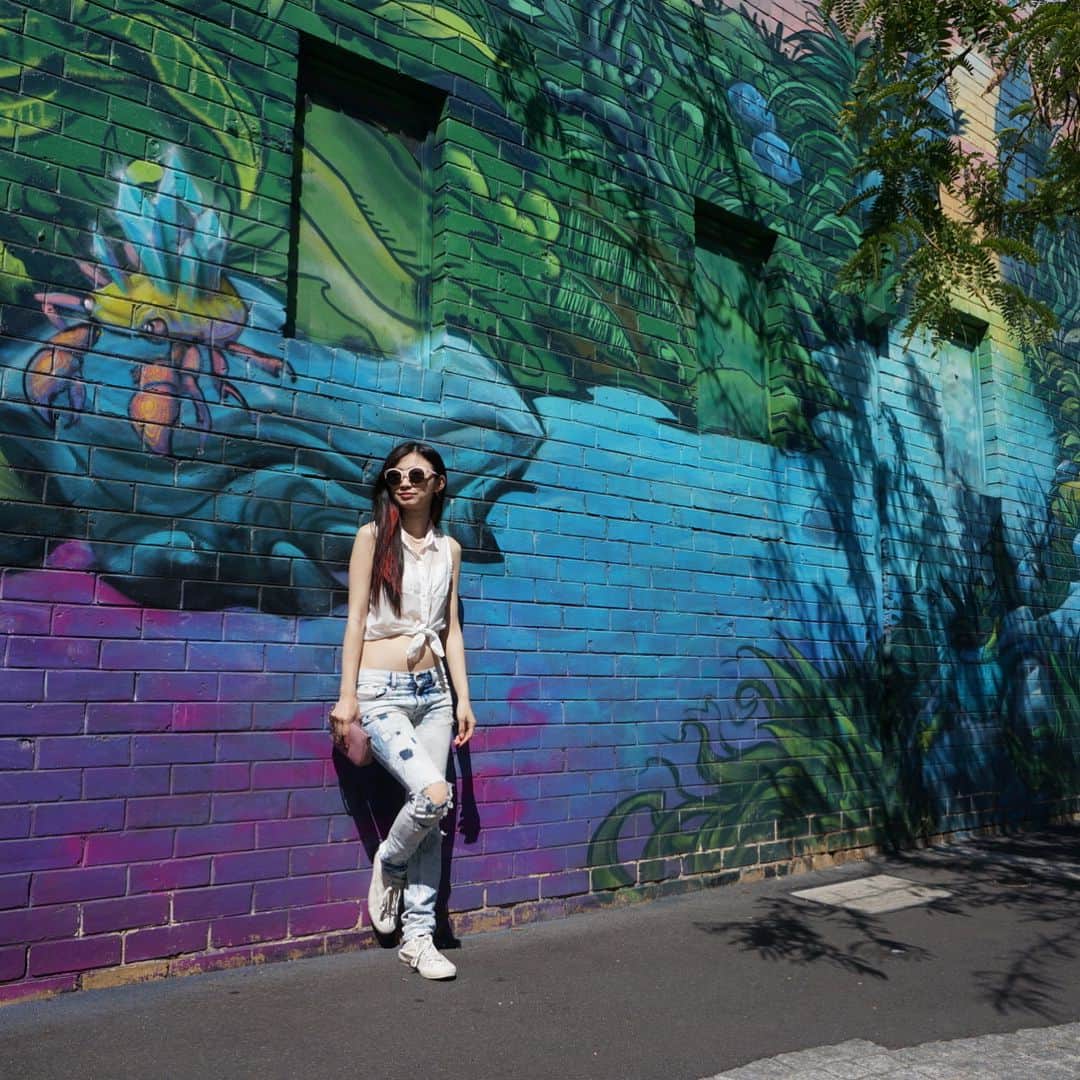 市原彩花さんのインスタグラム写真 - (市原彩花Instagram)「ジョアンナに逢いに弾丸メルボルン😆✈️ メルボルンはアートな街🎨 街中にWall Artが👩‍🎨 #australia#オーストラリア#melbourne#メルボルン#wallart#streetart#ウォールアート#海外旅行#旅行#trip#model#モデル I came to Melbourne to see @joannared ♡」3月2日 8時49分 - ayaka_ichihara