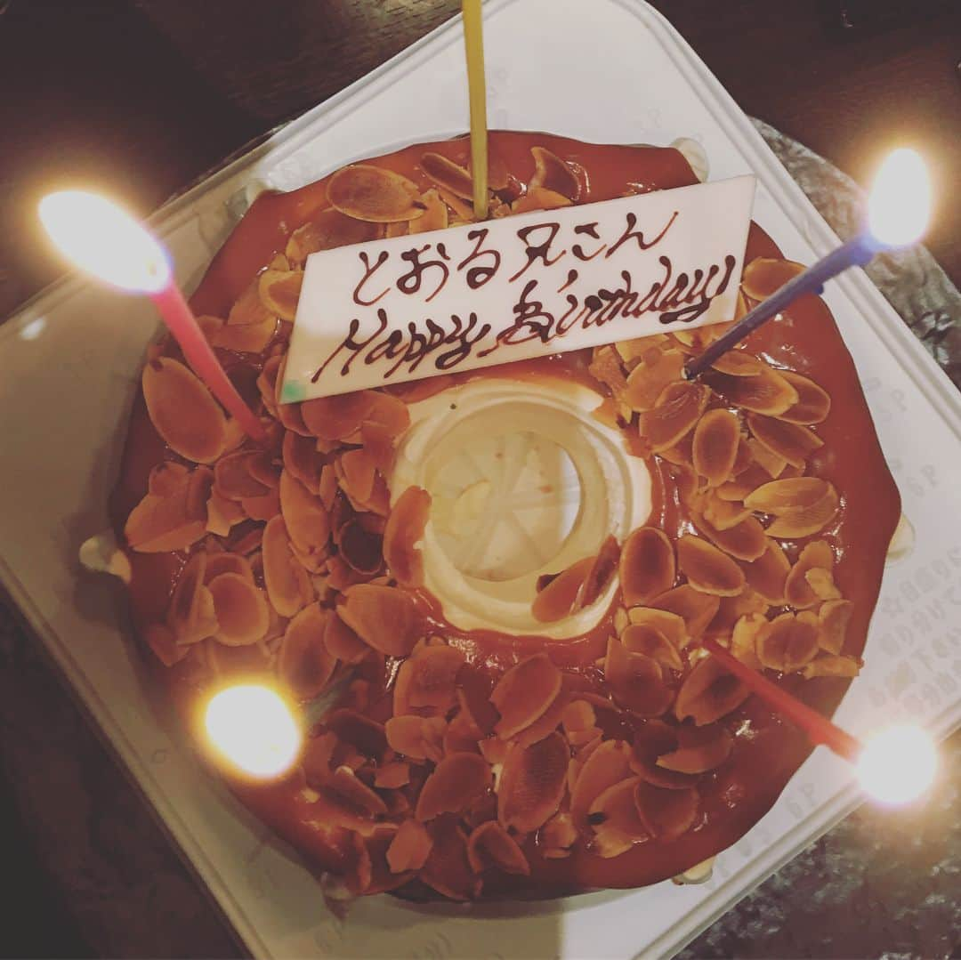 SHEILAさんのインスタグラム写真 - (SHEILAInstagram)「昨夜は大好きなとおる兄様のお誕生日会をしました😆❤️久しぶりに近藤さんもこれてワイワイ楽しかったぁ〜٩(๑❛ᴗ❛๑)۶みんな長い付き合いだからリラックスナイトでした❤️ #hondasmilemission  #仲良し #仕事仲間 #お誕生日会 #ラジオ仲間」3月2日 9時55分 - sheichan16