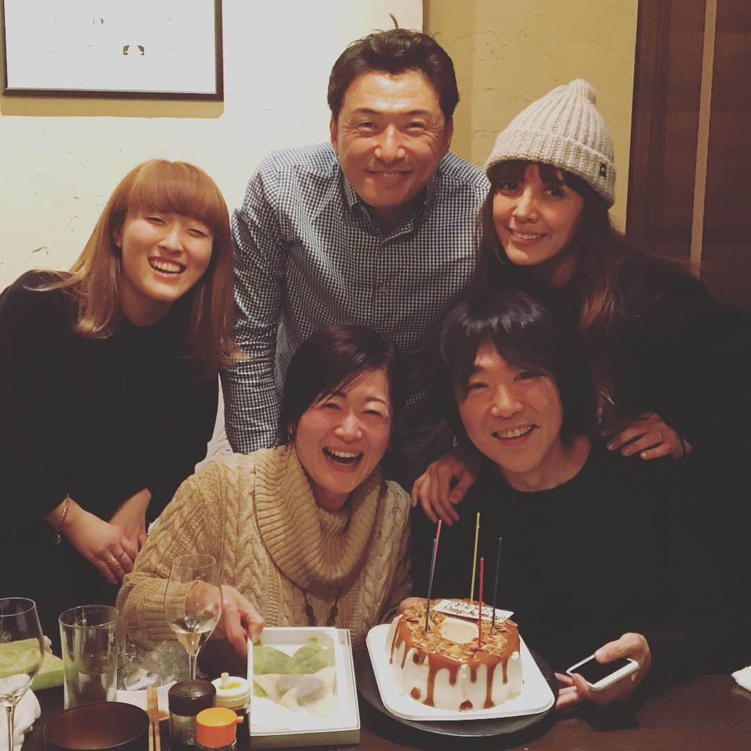 SHEILAさんのインスタグラム写真 - (SHEILAInstagram)「昨夜は大好きなとおる兄様のお誕生日会をしました😆❤️久しぶりに近藤さんもこれてワイワイ楽しかったぁ〜٩(๑❛ᴗ❛๑)۶みんな長い付き合いだからリラックスナイトでした❤️ #hondasmilemission  #仲良し #仕事仲間 #お誕生日会 #ラジオ仲間」3月2日 9時55分 - sheichan16