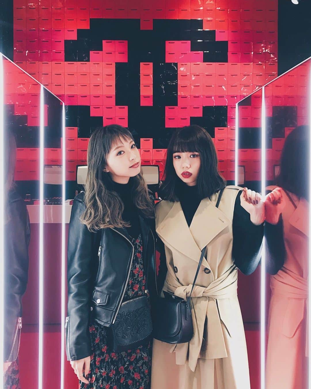 のインスタグラム：「ストーリー見てくれました？😗 原宿になーんと #CHANEL のゲーセン🔥🔥 むろはらくん @muro_aya と行ってきました❤️ 3月9日発売のルージュココ リップブラッシュも見つつ、 ゲームで大盛り上がり🎮💪 ちなみにこのゲームセンターは 今日から11日までの期間限定らしいので ぜひ行ってみてくださいねーっ！ 位置情報つけておきます💋❤️ ㅤㅤㅤ #クレーンゲームの才能なさすぎたww #CocoGameCenter  #ココゲームセンター」