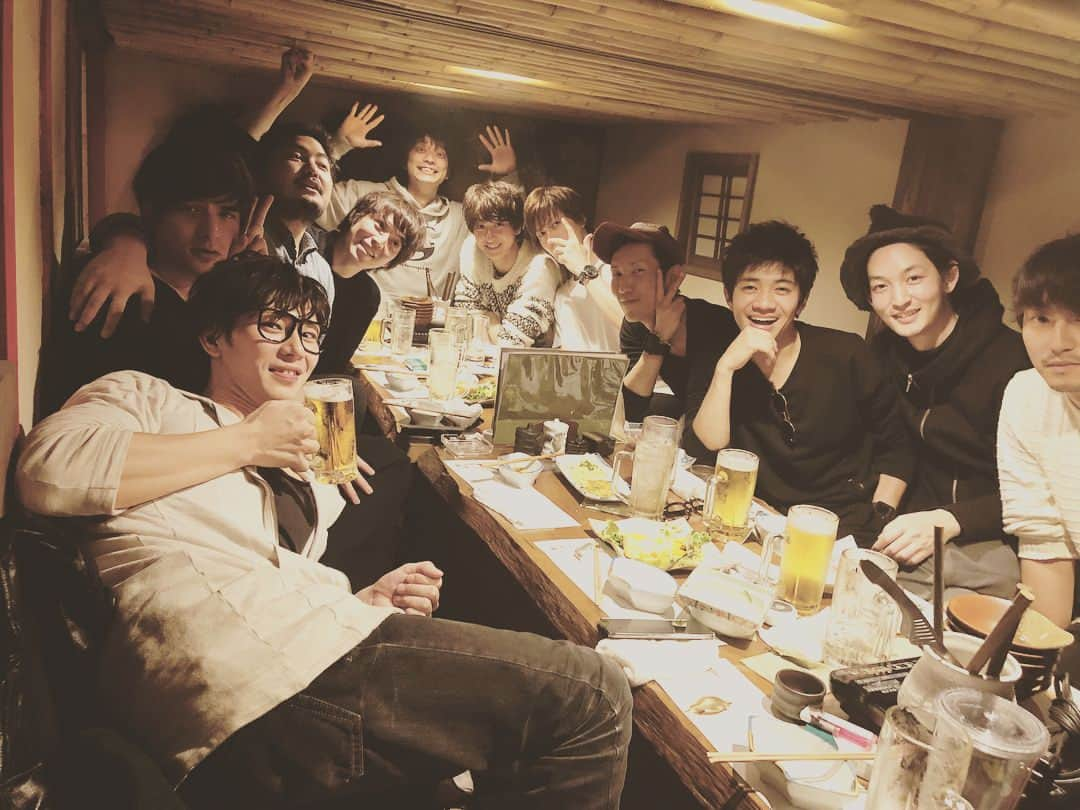 城田優さんのインスタグラム写真 - (城田優Instagram)「テニミュ同窓会  #あの頃は若かった僕らも #今や全員30代 #でもみんな全然変わらない #このメンバーで何か出来たら超楽しいだろうなぁ #次回は全員集めたい #あれJURIくんどこ行った？#テニミュ #現役の子たちには負けないわよ #我々の公演観てた人いる？」3月2日 12時26分 - yu_shirota