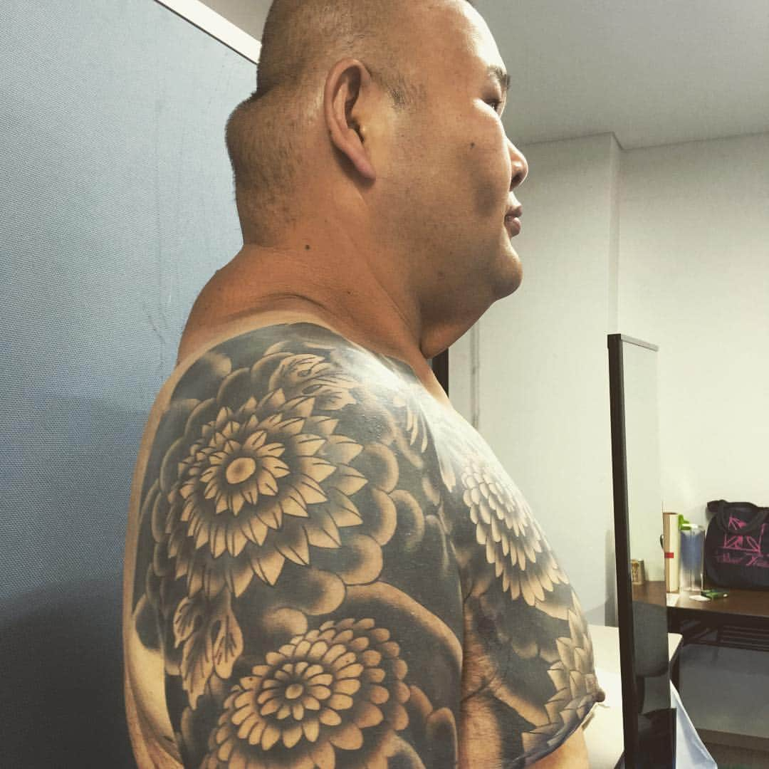 HIROさんのインスタグラム写真 - (HIROInstagram)「刺青入れた（笑） 嘘です٩( 'ω' )و 詳しくはブログで(๑･̑◡･̑๑) #映画 #全世界 #刺青」3月2日 13時53分 - hiro19770420