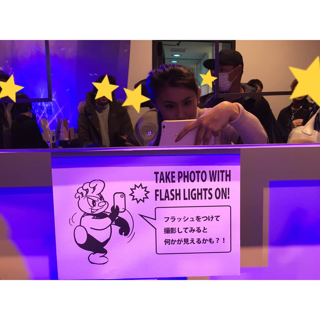青木佐知さんのインスタグラム写真 - (青木佐知Instagram)「・ 主人の練習後、 西島数博さんが出演されている、 『ワンダー3』を観劇させていただきました！ このワンダー3の世界観に引き込まれてしまいました！ 上手く説明できない面白さ、 最新技術を駆使した映像と演技のコラボレーション。 たくさんのアイデアがつまっていて、 あっという間でした！ 子供たちも映像を見ているだけでも 楽しめたようで、 何度も席を立ち前のめりになって見ていました！ 何度座って！と言ったことか。 本当に素晴らしい時間でした。 ありがとうございました😊 #手塚治虫生誕90周年記念  #mangaperformance  #ワンダースリー  #w3  #西島数博 さん #宮崎県出身 #3枚目の写真はフラッシュをOFFにしたもの #フラッシュをONにしたのが4枚目 #すごい #楽しかった #それはまだ名前のついていない感動」3月2日 14時13分 - sachiaoki23
