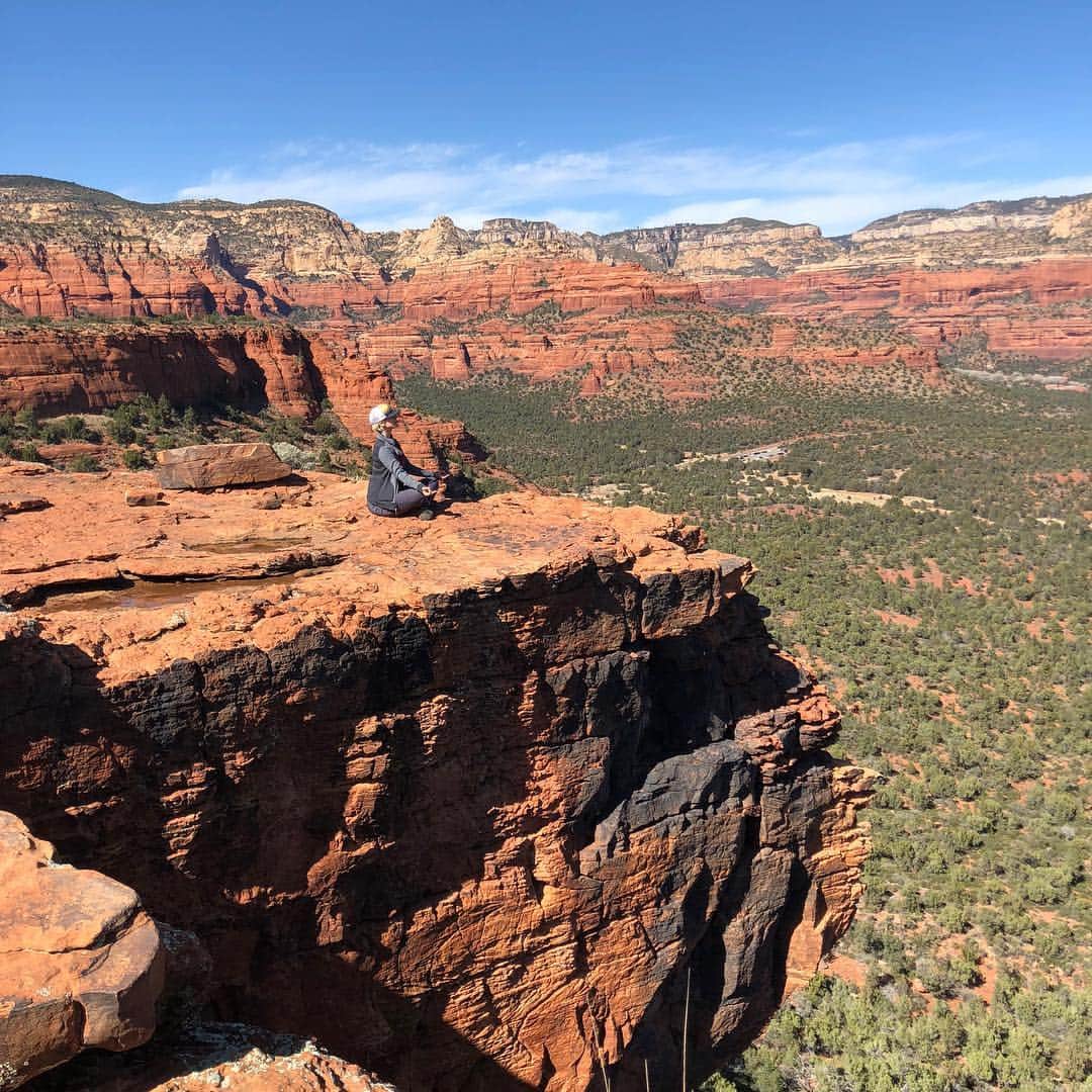 マリーナ・べネディクトのインスタグラム：「Worth every step. #Sedona #work #holiday #filmfestival #sedonafilmfest2018 #nature #beauty #magic #vortex #energy #majesty #power #awe #precious #nature #gift」