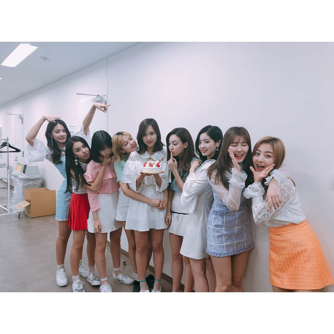 TWICE JAPANさんのインスタグラム写真 - (TWICE JAPANInstagram)「‪TWICE JAPAN 2nd SINGLE『Candy Pop』リリース記念イベント！‬やはりONCEからの熱い応援はいつも嬉しい、そして力になります♪ また会いましょう♡  そして03.24ミナの誕生日をみんなでお祝いしました^^ ‪#TWICE #CandyPop ‬」3月31日 18時29分 - jypetwice_japan