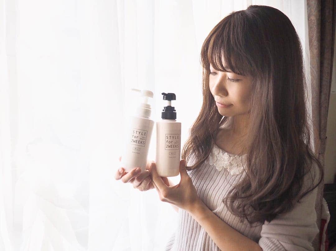 のインスタグラム：「✴︎ STYLE for 2WEEKS ☁️☁️ . どうしたら #自分らしく いられる？ 幸せでいられる？？💭✨ . 誰もが抱くその想いに 応えてくれる @sf2wshop は スキンケア発想のヘアケアシリーズ✨ 手肌にやさしくって #ノンシリコン なのにきしまない💗 . 私も手に取って使ってみて 自分らしく幸せでいることについて ちょっと考えてみたよ😉 . #SF2W #シャンプー #東急ハンズ #トリートメント #stylefor2weeks #スタイルフォーツーウィークス #ヘアケア #スキンケア発想 #自分らしく #習慣美容 #ロングヘア」