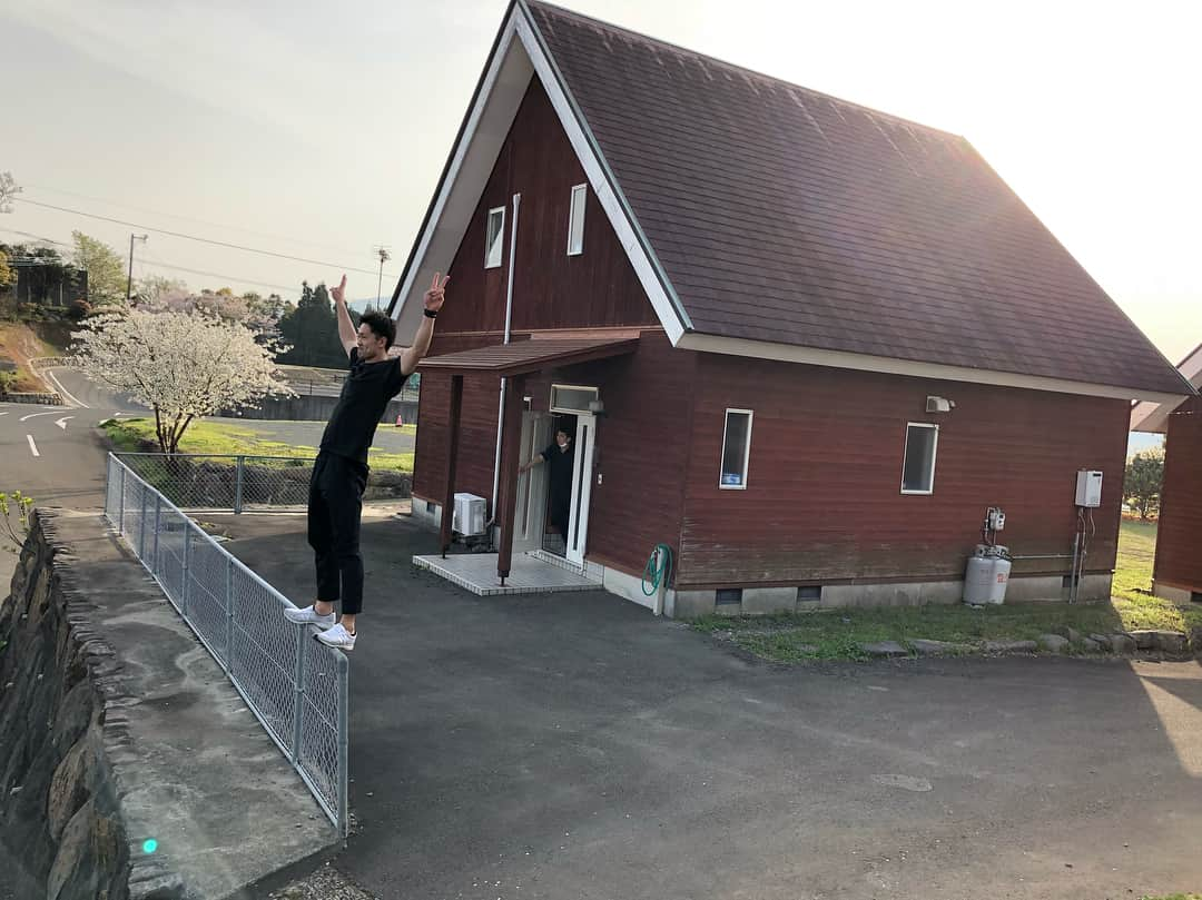 山本湧さんのインスタグラム写真 - (山本湧Instagram)「鹿児島県長島町 いい町でした☺️ 子供達も可愛かったし、 頑張ってほしいな^ - ^ 刺身美味すぎた。。 鶴田氏は魚食べれませんが笑  またプライベートで来ようっかな😝ありがとうございました😊」3月31日 12時27分 - yamamoto__yu