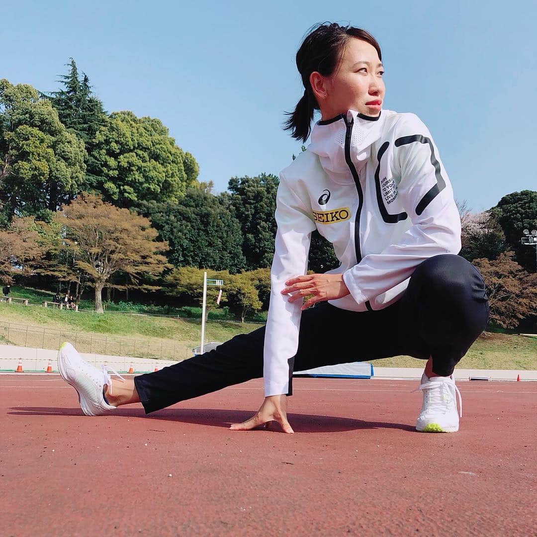 福島千里のインスタグラム：「. 天気よし😊 ウエアよし😊 ストレッチよし😊 #liveinthemoment  #asics」