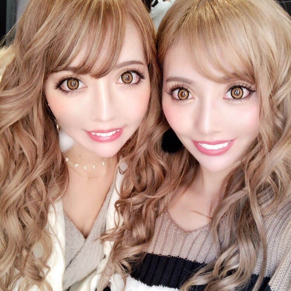 吉川ちえさんのインスタグラム写真 - (吉川ちえInstagram)「こんにちわ😻❤️ . 今日は使ってる歯のケア動画を作ってみました💕🙋 . ホワイトニング効果のある 《パールホワイトpro》を使ってます✨ @pearlwhitepro . 黄ばみがとれたり歯茎にも良いんだっ💖💖口臭予防にもOK❤️ . 定期購入だとパールホワイトproEXプラスだけじゃなくて、 歯磨き粉と歯ブラシが毎回付いてくるよ🙈 . #ホワイトニング #パールホワイト  #歯のケア」3月31日 15時51分 - yoshikawachie_16