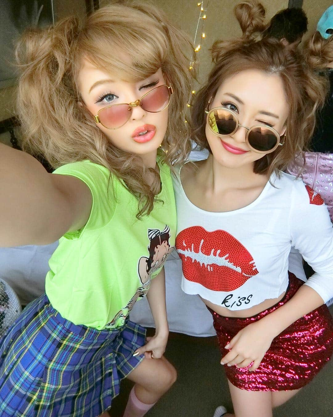 RiRiさんのインスタグラム写真 - (RiRiInstagram)「かわばたさんのヘアメイクは、いつもかわいい😜💓 みんなで騒いでハッチャケて、このシーンが一番楽しさ全開だったな😍🎶✨ 『HOLIDAY⭐GALS』 https://goo.gl/Wa6nPE 📷 by @tsutomuono AD by @katohideyuki_ 👗 by #山本美寿貴 💄 by @haru_1111 EDIT by @multimedia_tkj #cyberjapan #cyberjapandancers #cjd_riri #photobook #holidaygals #サイバージャパン #サイバージャパンダンサーズ」3月27日 20時40分 - _ri420