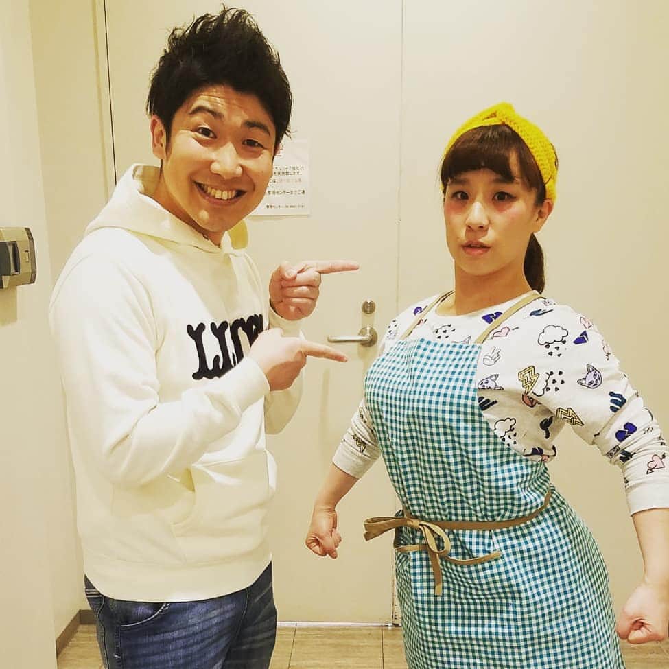 レイチェルのインスタグラム：「今日から１週間。  NGKにて、内場さん座長週の新喜劇に出演させていただいております！  こちらの、やたらと乳を強調しがちの、面白マリコンヌ姉さんと一緒に、たぁのぉしぃーーーく夫婦役をやらせていただいておりますので！  宜しかったら是非是非っ、劇場に遊びにいらして下さいね～😆👍👍✨✨✨」