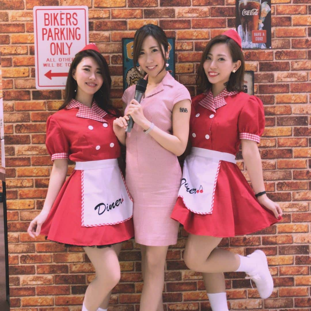 千葉えりかさんのインスタグラム写真 - (千葉えりかInstagram)「金曜までは東京モーターサイクルショーでした🙆‍♀️✨ BBB＆BAS様のブースに入らせていただきました❤️ 衣装がめちゃくちゃかわいかったのもあり撮影1人OKしてしまうと続々と人が集まってしまうのでひたすらお断りしちゃってごめんなさい🙇‍♀️📸 . . . 偶然にもえなーると休憩がずっと一緒で最高すぎる3日間でした❤️ . . #TMCS#TMCS2018#TOKYOMOTORCYCLESHOW#evnt#東京モーターサイクルショー2018#アメリカン」3月27日 13時55分 - erika_chiba