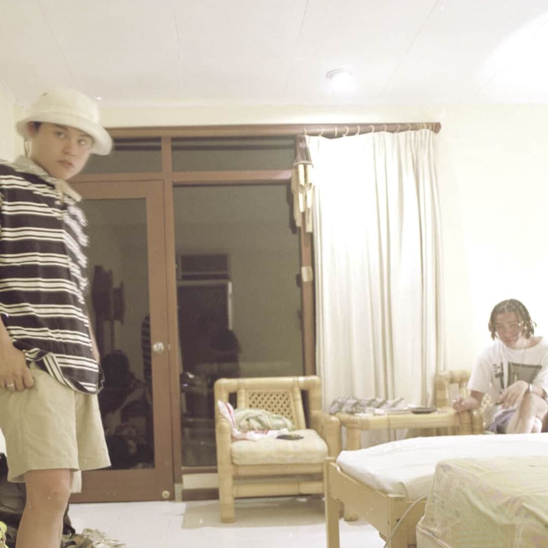 松田岳二さんのインスタグラム写真 - (松田岳二Instagram)「竜二が健太郎と一緒にバリに行った時の写真を送ってくれた。1996年だから僕が26、健ちゃん23歳。」3月27日 16時37分 - cbsmgrfc