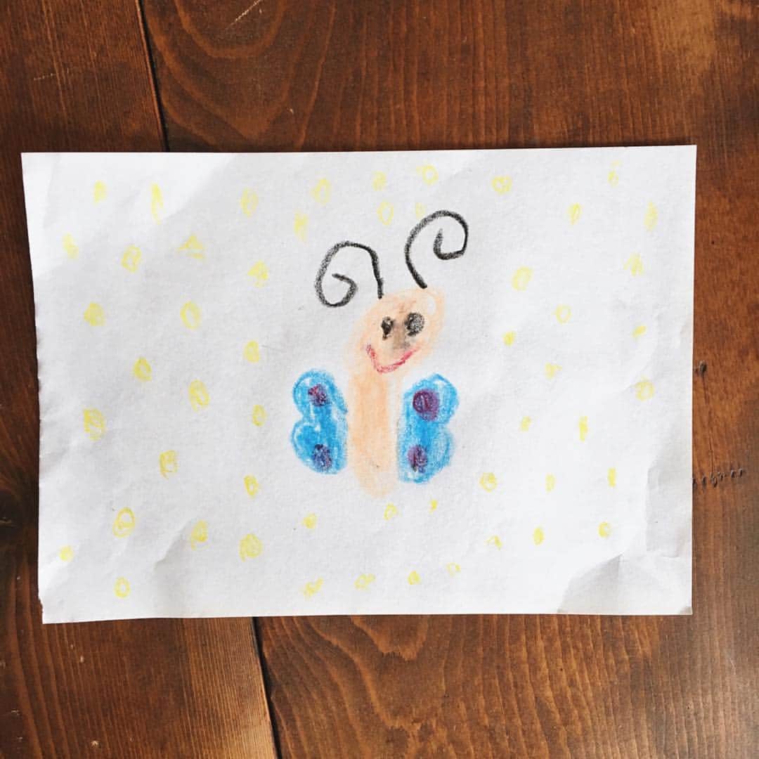 Ranさんのインスタグラム写真 - (RanInstagram)「. . 息子の描いた絵です。 独特なタッチがかわいい（親バカ😝） この絵を #イラストパン にしています🎵 どうなっているかドキドキわくわく。 . . It is a picture of a butterfly drawn by my son.  I am baking this.🍞😊 . . #bread #illustration #kidsart #butterfly #kawaii #picture #picturebook #happy #おえかき #子供の絵 #らくがき #こどもの絵 #art #breadart #ちょうちょ #蝶々 #ちょう #虫 #昆虫 #クーピー #色鉛筆 #絵が好き #息子 #6才 #男の子ママ #親バカ #パン教室 #美味しくてかわいくて楽しいパン作り #息子の絵とイラストパン」3月27日 17時05分 - konel_bread