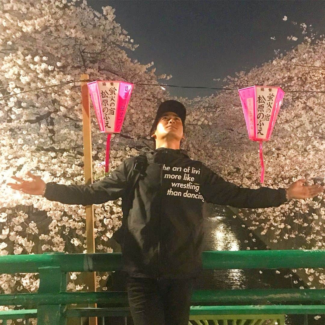 ダイキさんのインスタグラム写真 - (ダイキInstagram)「お花見with my friend #桜 #満開 #中目黒 #花見 #花見おじさん #春を愛する人」3月27日 18時28分 - daiki_sugiura0619