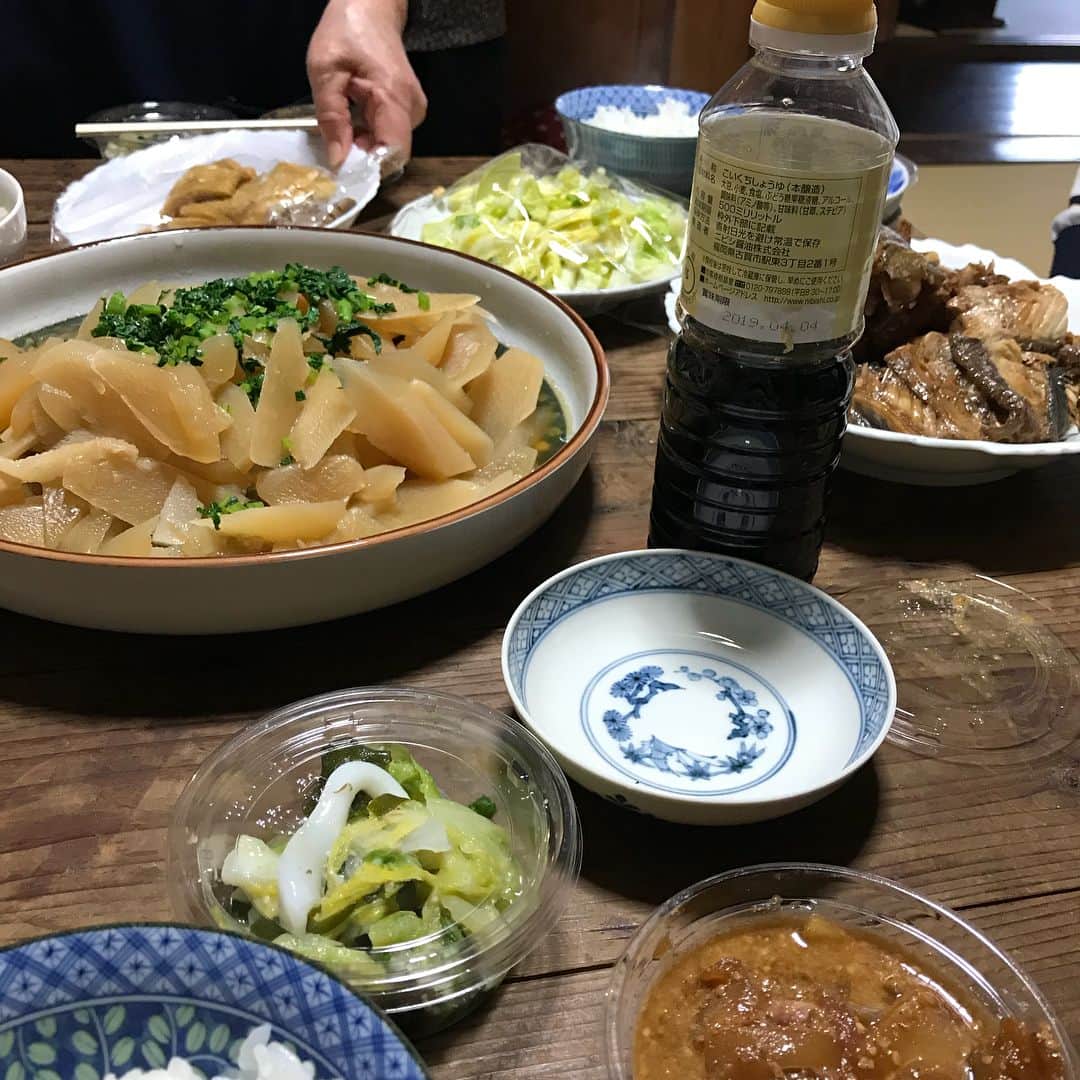 博多華丸さんのインスタグラム写真 - (博多華丸Instagram)「津屋崎のお母さんたちが 夕飯を用意してくれました。 子どもたちには 渋すぎるでしょ（笑）」3月27日 18時32分 - okazakimitsuteru