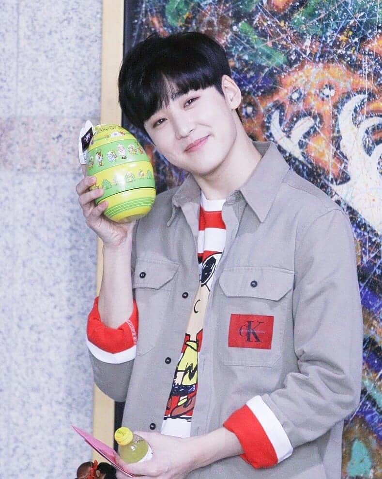 のインスタグラム：「— ♡ . . . ʚ 180327 | Angel Woo before and after #ASC ɞ . . . #KevinWoo #WooSungHyun #Kevin #케빈 #EliKim #KimKyungJae #ShinSooHyun #SooHyun #Kiseop #LeeKiseop #Seop #Hoon #YeoHoonMin # #Jun #JunYoung #LeeJunYoung #UKISS #유키스 #키스미 #KPOP #Kpopboys #kpopboyband . . . 【 @Kevinwoo_official 】」
