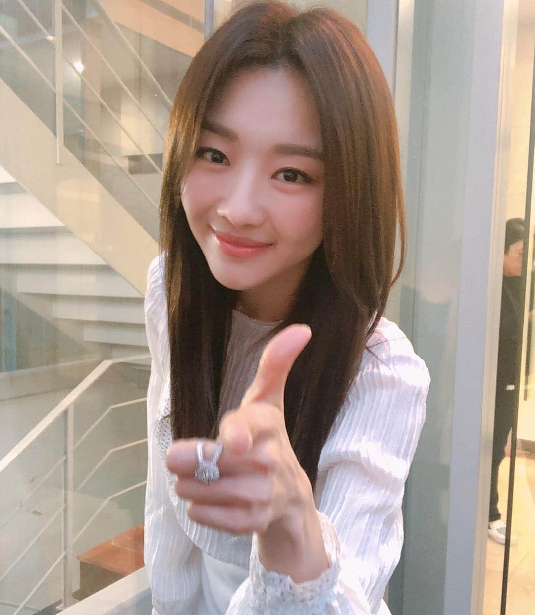 チャン・ヒジンのインスタグラム：「여러분 오늘 본방사수 아시죠? 꼭이요~ #팔로우미9 #패션엔 #본방사수 #9시」