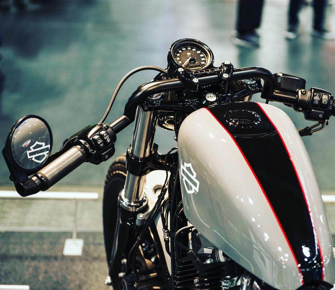 Harley-Davidson Japanさんのインスタグラム写真 - (Harley-Davidson JapanInstagram)「漂うのは、その資質。#ハーレー #harley #ハーレーダビッドソン #harleydavidson #バイク #bike #オートバイ #motorcycle #フォーティーエイト #fortyeight #xl1200x #スポーツスター #sportster #カスタム #custom #タンク #tank #ミラー #mirrow #ディーラー #dealer #バトルオブザキングス #botk #hd名古屋 #2018 #自由 #freedom」3月28日 0時11分 - harleydavidsonjapan