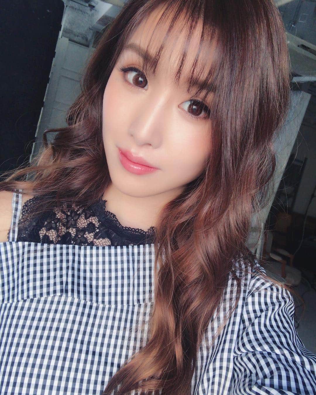 のインスタグラム：「gm🌞  #fashion#ootd#code#make#hair#ウェーブ巻き#シースルーバング」
