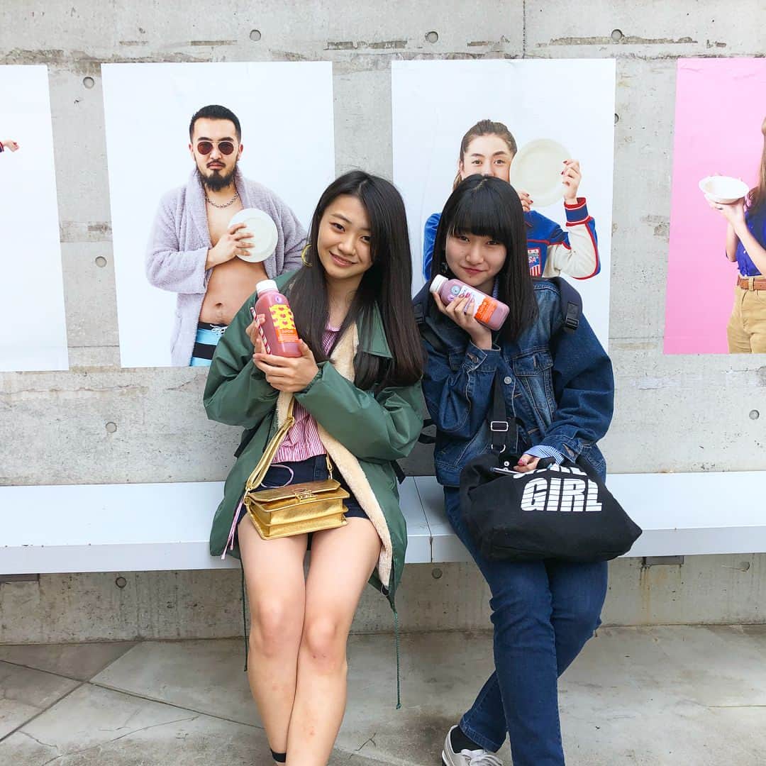 TEENAGERSのインスタグラム：「KANA&NENE✨ ＊ 話題のキッピーズココクリームに行ってみた❤️ https://www.youtube.com/watch?v=EH7txwpZFs0 ＊ #オフショット #後ろの男性のインパクトが笑 #YouTuber #TEENAGERSjapan #TEENAGERSTV #TEENAGERSTOKYO #TEENAGERSOSAKA」