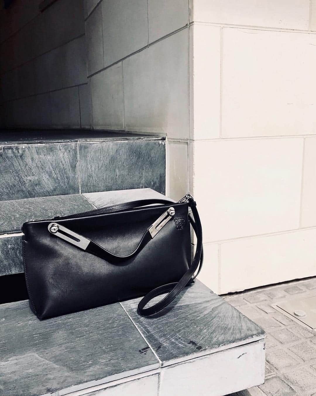 のインスタグラム：「【WEB掲載予定】 LOEWE Missy small bag. . @hedy_worldwide  #vintage #vintageshop #hedy #hedy_japan #エディ #loewe  #handbag #shoulderbag#fashion #accessary」