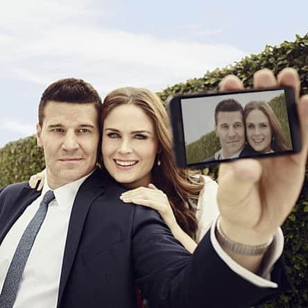 Bonesのインスタグラム：「We're celebrating the Bones Endiversary with our favorite #RelationshipGoals moments from the show. Check out our story today for more!」