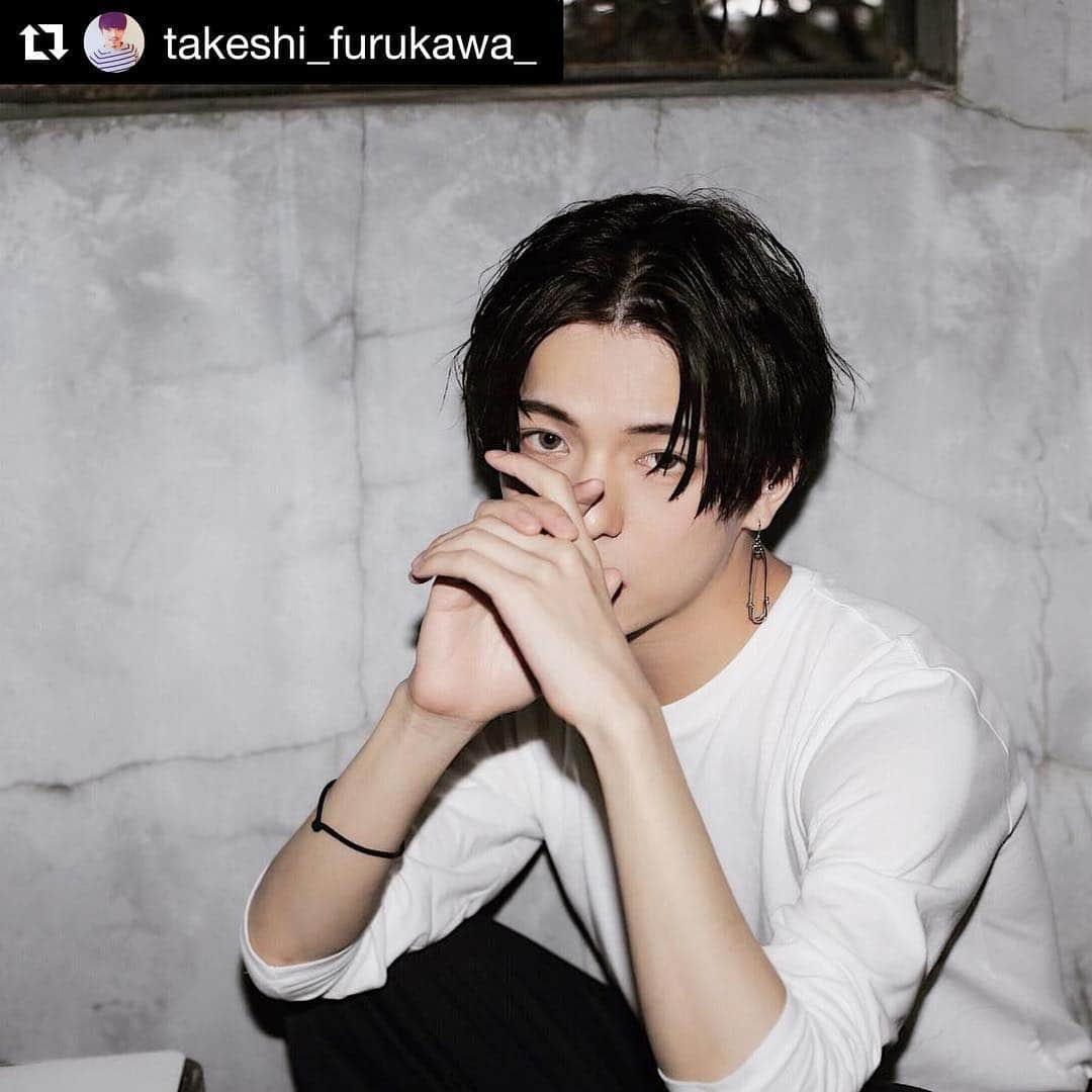 こんどうようぢさんのインスタグラム写真 - (こんどうようぢInstagram)「#Repost @takeshi_furukawa_ with @get_repost ・・・ ✔️こんどうようぢ. センターパート×ツヤ感.  カラーはブルーアッシュを暗めに。  #pizzicato#pizzicatocita#hair#hairstyle#haircut#menshair#ヘアスタイル#メンズヘア#カット#刈り上げ#前下がりショート #マッシュショート #パーマスタイル #ニュアンス#ウェットヘア #センターパート #くせ毛風#スタイリング#ツーブロック#こんどうようぢ #instagood #tokyo#omotesando #harajuku」3月28日 17時25分 - kondoyohdi