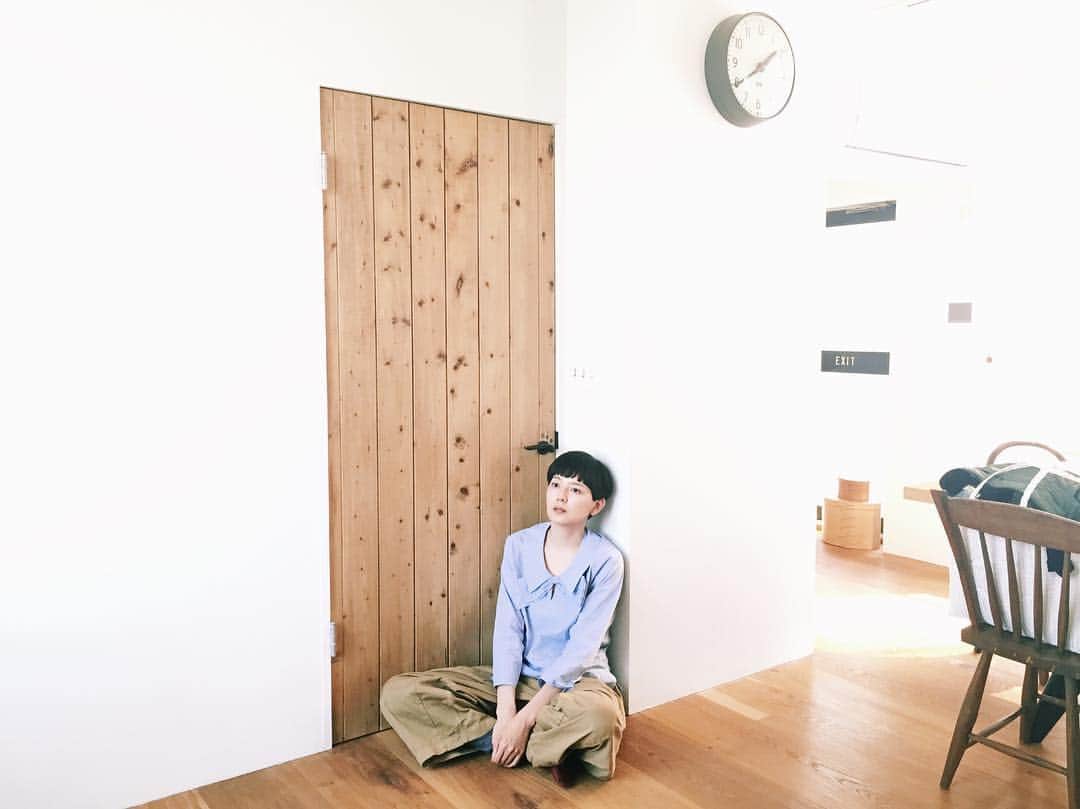菊池亜希子さんのインスタグラム写真 - (菊池亜希子Instagram)「今日はシーブルー色のシャツを着たのです。。」3月28日 18時13分 - kikuchiakiko_official