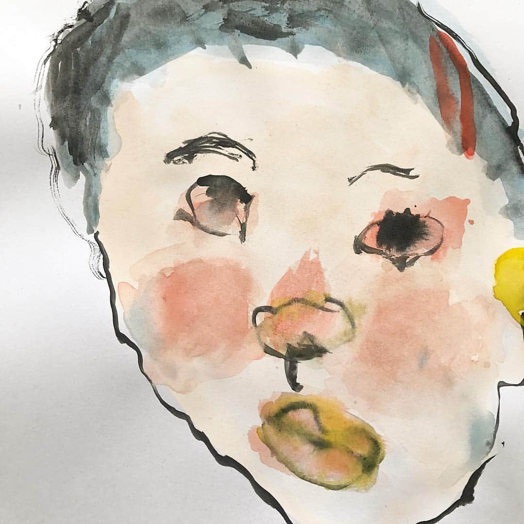 トイ ヒロユキ / Hiroyuki Toiさんのインスタグラム写真 - (トイ ヒロユキ / Hiroyuki ToiInstagram)「倅が描いた倅。 7歳。自信も無いしおもしろくないしで、まったく絵に興味がないみたいなんだけど僕は上手だと思うんだな。 ・ #art #artwork #design #portrait #contemporaryart #oilpainting #picture #figurepainting #japan #tokyo #fashion #kids #children #instagood #キッズ #息子 #お絵描き #デザイン #アート #絵画 #現代美術 #油絵 #人物画 #hiroyukitoi #トイヒロユキ」3月28日 21時41分 - toimogera