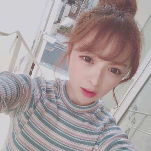 船木沙織（さおりん）さんのインスタグラム写真 - (船木沙織（さおりん）Instagram)「. . 天気が良すぎて気分もほんと上がる!! . 撮影日和でした🌸 . 3パターンヘアメイクしてもらったよ~ 久しぶりのお団子ちゃん . 날씨가 정말 좋았어♥︎ . #セルカ #お団子ヘア #셀카 #셀스타그램 #봄 #selca」3月28日 21時58分 - funacky325