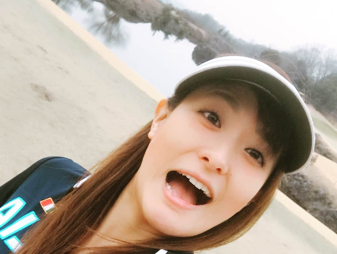 高橋麻美さんのインスタグラム写真 - (高橋麻美Instagram)「いつかのゴルフ🏌️‍♀️ 暖かくなったしたくさん行きたいな⛳️ #golf #sport #active #Catsみたいなスパッツ😏」3月28日 22時52分 - charmy421