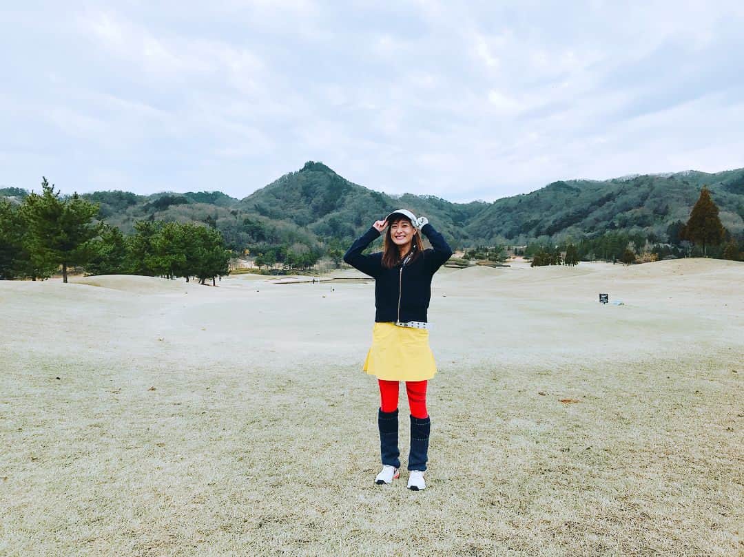 のインスタグラム：「いつかのゴルフ🏌️‍♀️ 暖かくなったしたくさん行きたいな⛳️ #golf #sport #active #Catsみたいなスパッツ😏」