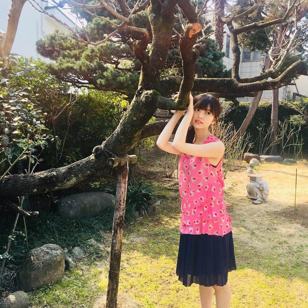 週刊少年マガジンのインスタグラム：「#オフショット #レアショット #限定写真  本日発売の週刊少年マガジン17号のグラビアは #乃木坂46 #齋藤飛鳥 さん！ クオカを50名様に！」