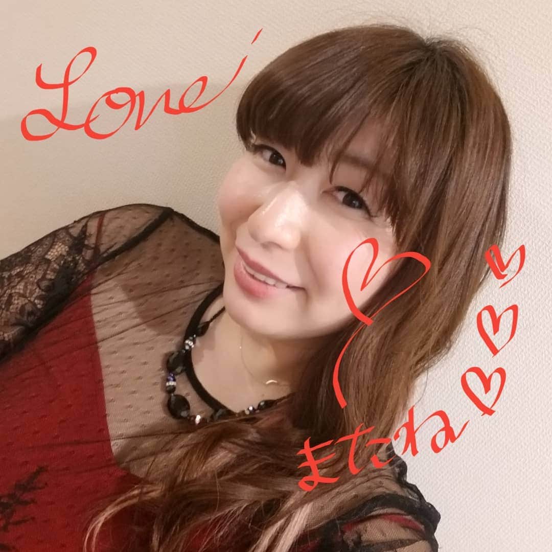 のインスタグラム：「友達の旦那はんらがきてくださり、0時30分すぎてからも～エンターテイナ～なお客様らにゲラゲラ笑って超楽しかったSHUNGA最終日でした！帰り道に歌舞伎に寄り道！PVみたいな上手い唄が聴けて、歴史の兄らに癒され、メチャクチャ飲みまして、ただいま帰宅！姉さんありがとうございました！」