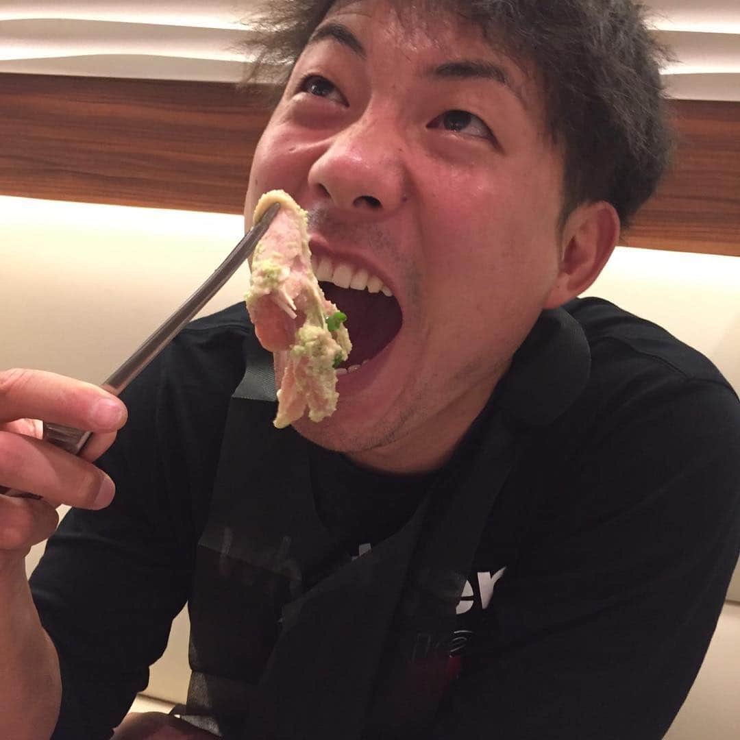 石崎剛のインスタグラム：「生肉いただき....ません！  #開幕前日 #焼肉 #東京」