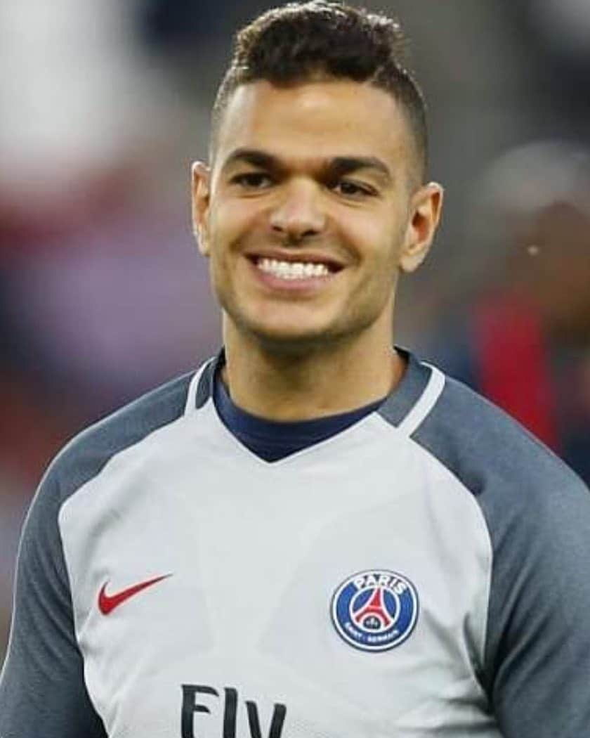 ハテム・ベン・アルファのインスタグラム：「Bientôt la fin de mon aventure au PSG, malgré des moments difficiles, je suis heureux d'avoir porté ce maillot, je garderai de merveilleux souvenirs avec mes coéquipiers et à travers ce message j'en profite pour remercier les nombreux soutiens .. j aimerai toujours ce club #Psg #icicestparis」