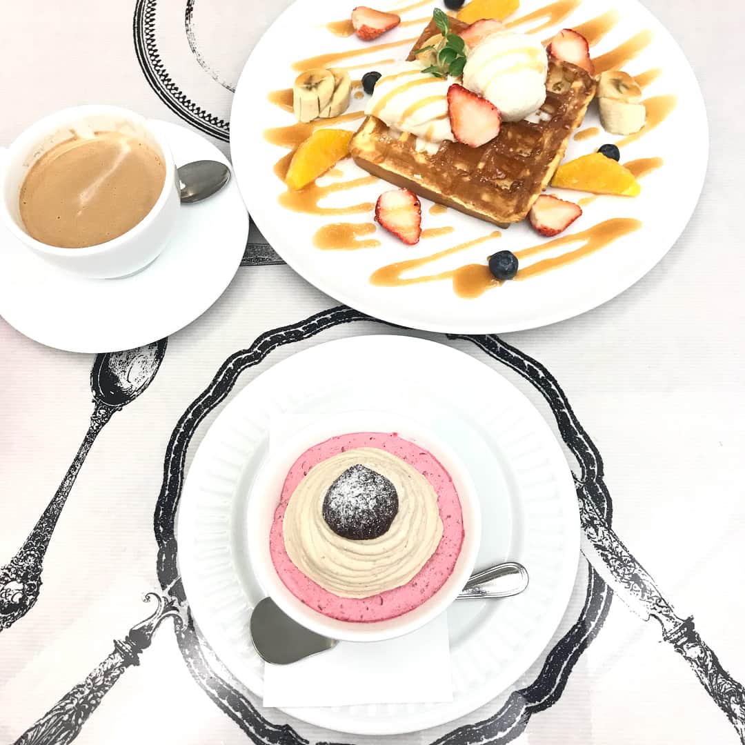 西村彩香さんのインスタグラム写真 - (西村彩香Instagram)「. . 先日のお義母さんとのスイーツデート🍰💕 . #神戸カフェ#神戸#kobe#kobecafe」3月29日 15時42分 - leimoni_n