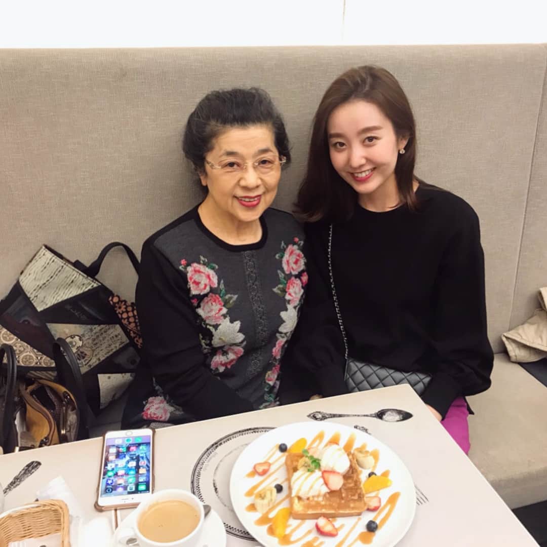 西村彩香さんのインスタグラム写真 - (西村彩香Instagram)「. . 先日のお義母さんとのスイーツデート🍰💕 . #神戸カフェ#神戸#kobe#kobecafe」3月29日 15時42分 - leimoni_n