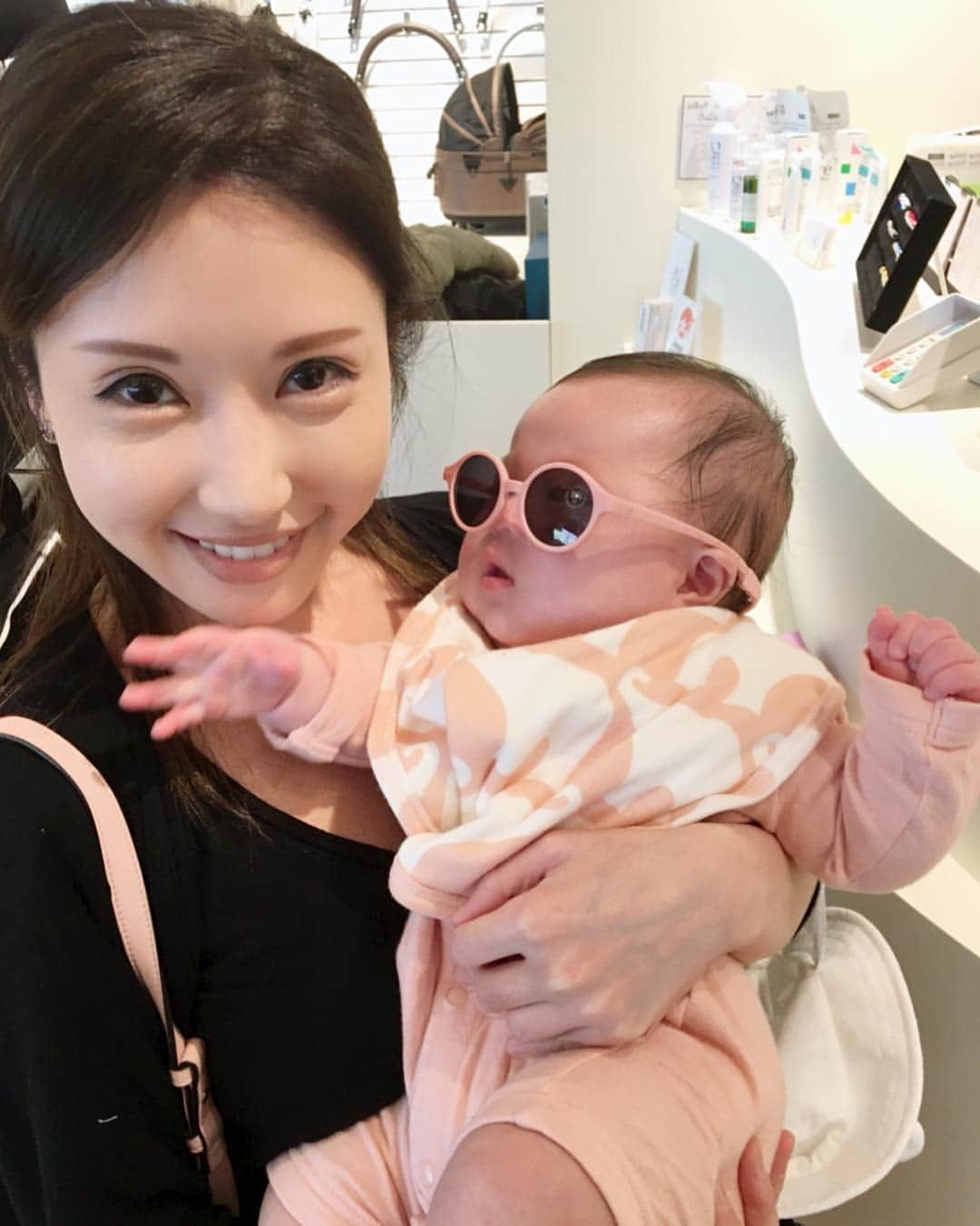 亜結花のインスタグラム：「東京に引っ越してベビーカー探し👶🏼cybexにしました🎀早く届かないかな〜！#babygirl #女の子ママ #女の子ベビー #生後5ヶ月 #ベビフル #ママリ」