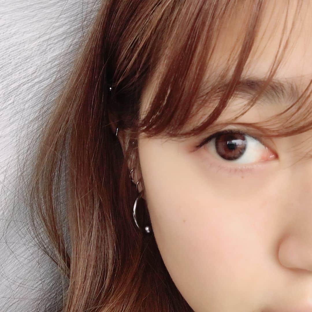 阿島ゆめさんのインスタグラム写真 - (阿島ゆめInstagram)「🌹 . 久々にカラコンをしてみた🙈✨ エマーブルのチャームマーブル はすごくナチュラルだし つけ心地もよかったから 初めてでも使いやすそう🕺❤️ #はじめてのカラコンはエマーブル #エマーブル #カラコン #ロート製薬_PR」3月29日 20時57分 - yume_ajima