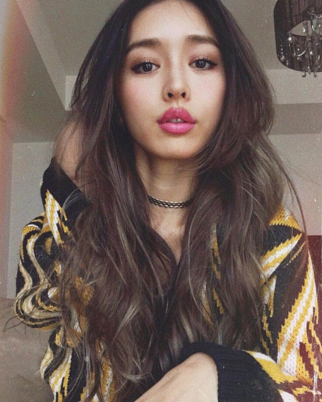 のインスタグラム：「PINK LIP💋🐯💟 . . #かぢコーデ sweater☞ @miumiu  accessory ☞ @areyouami」