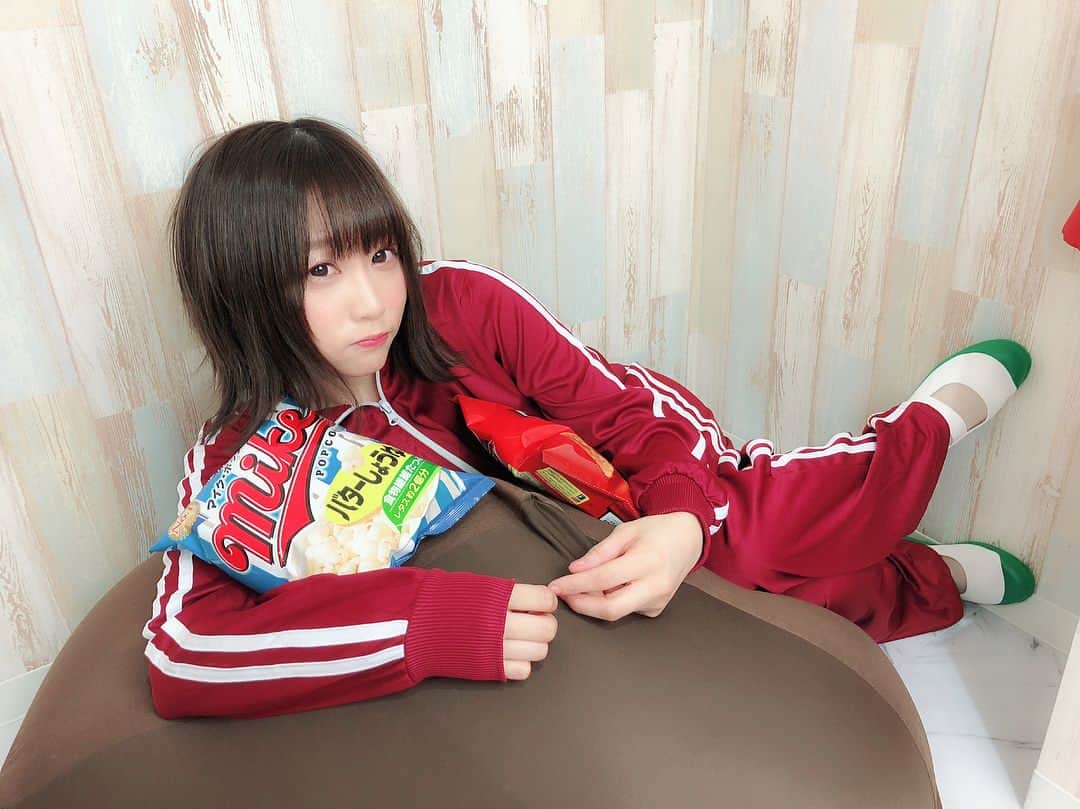 篠宮ゆりさんのインスタグラム写真 - (篠宮ゆりInstagram)「24時間だらだら過ごしたい  ㅤㅤㅤㅤㅤㅤㅤ  #ゆるキャン #芋ジャー #眼鏡女子 #モテたい」3月29日 21時44分 - shinomiya_yuri_x