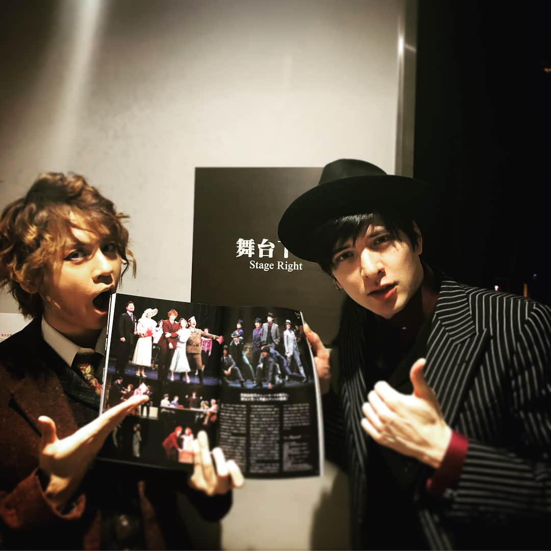 城田優さんのインスタグラム写真 - (城田優Instagram)「本日のお昼が60公演目でした  #舞台へたじゃないよ #舞台しもてだよ #残り3日で4公演 #早いものですなぁ #名残惜しいですなぁ #ブロードウェイと銃弾 #最後まで応援よろしくお願いします」3月29日 22時30分 - yu_shirota