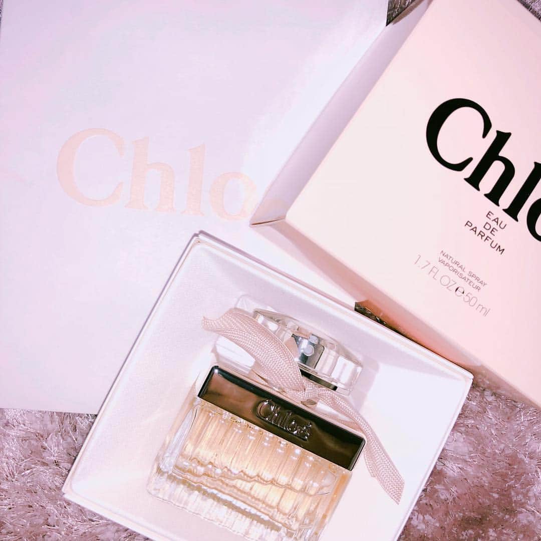 吉田朱里さんのインスタグラム写真 - (吉田朱里Instagram)「結局何使ってもいつも戻ってくるのは#chloe の #オードパルファム 🌸💕✨ #香水 #perfume」3月29日 22時53分 - _yoshida_akari