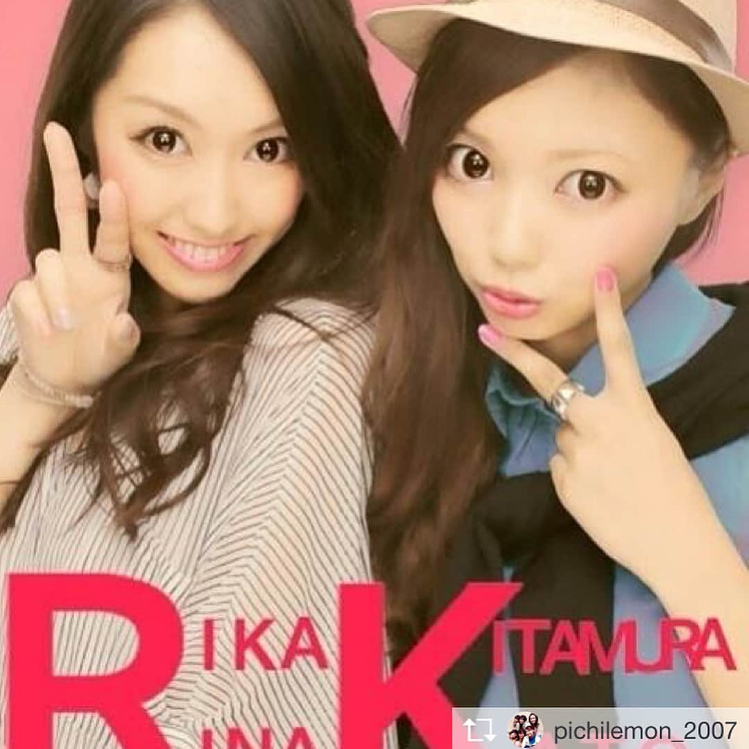 のインスタグラム：「梨夏との動画を載せてたら 昔のプリクラをピチレファンだった方が 載せてくれてた😂❤️(2013年って書いてあるから 5年前😂😂)ありがとうございます！！！ Repost from @pichilemon_2007 @TopRankRepost #TopRankRepost . #北村梨夏 さん #リッキー #加藤里奈 さん #カトリーナ #ピチレモン #ピチモ #ピチレモン卒業生」