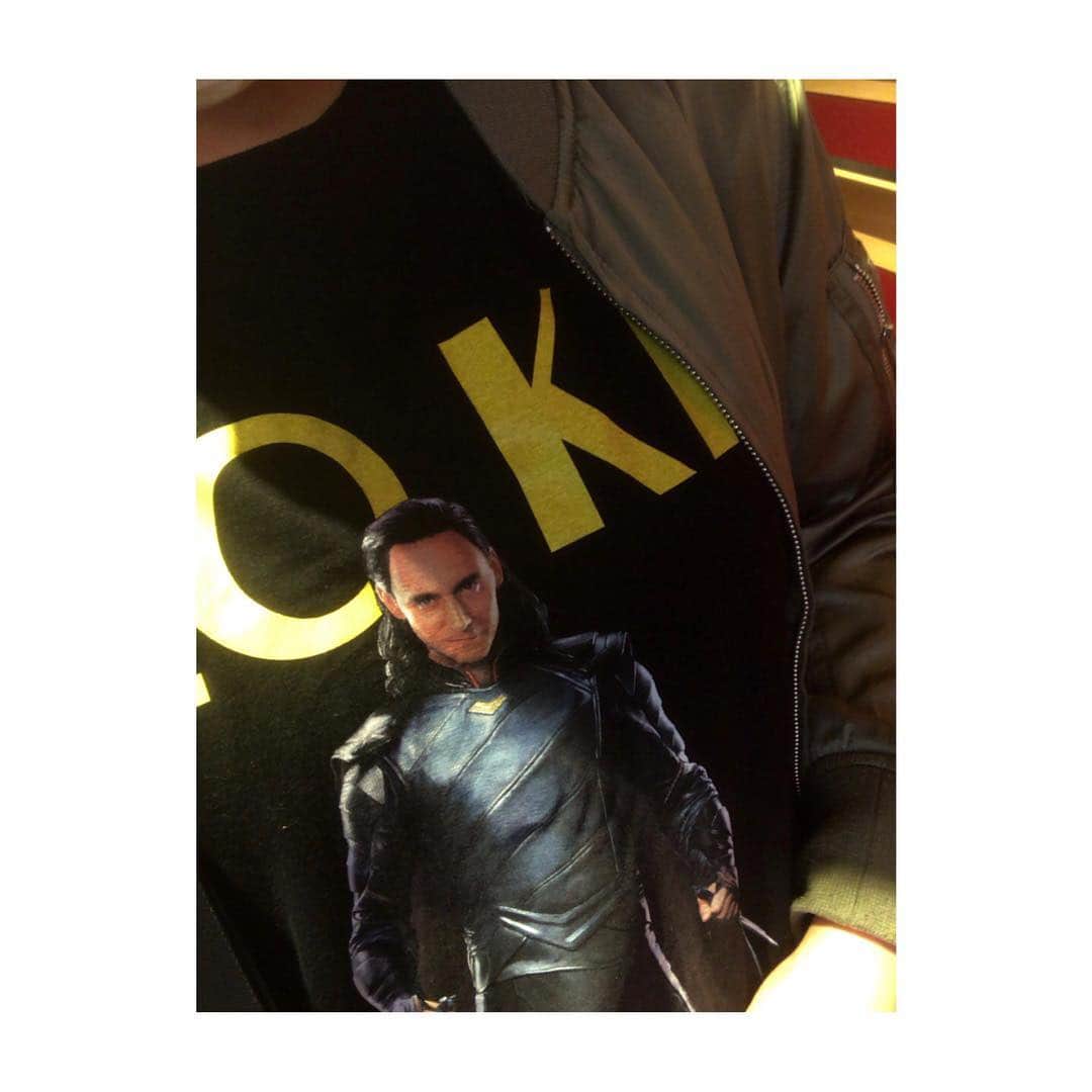 のインスタグラム：「#marvel #marvelcomics #marvelvillains  #loki #thor #tomhiddleston  #tshirt #spring #instagood #アメコミ #マーベル #Tシャツ #ootd #fasion #アメコミコーデ #ロキ #トムヒドルストン #マイティーソー #brother #ヴィラン #villains  #Chubbiness #チャビネス #code」
